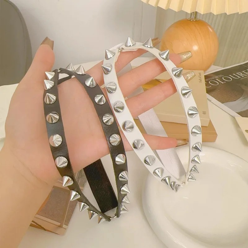 Podwójny pasek na udo z kolcam – Body Jewelry Ends recenzja i cena